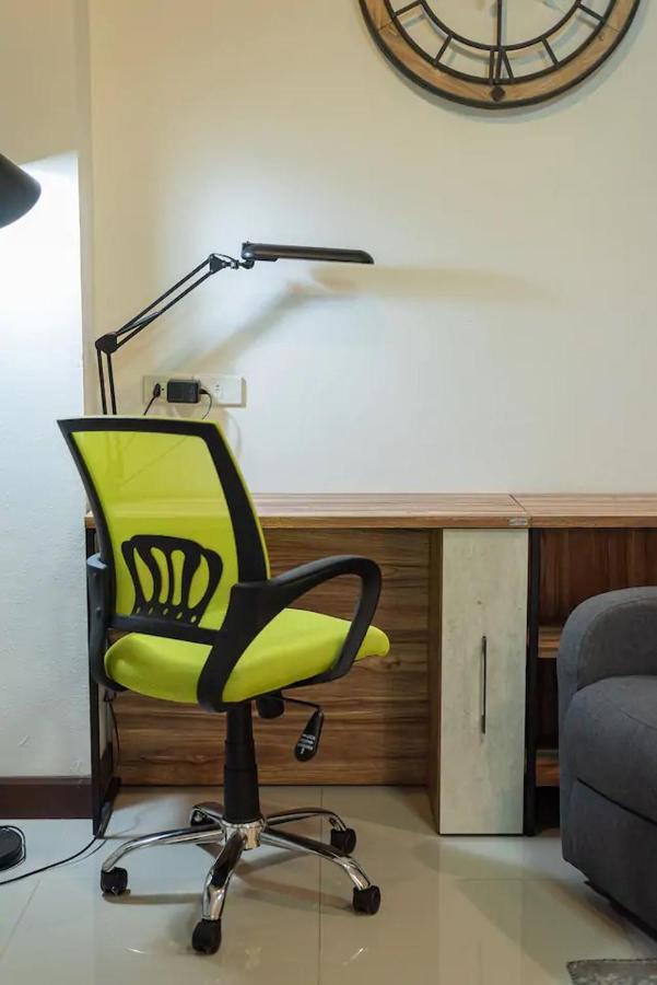 Loft Style Townhouse Near Old City Chiang Mai Luaran gambar